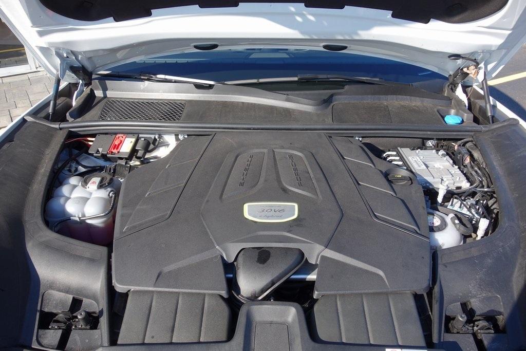 Used 2019 Porsche Cayenne S Hybrid for sale Sold at McLaren North Jersey in Ramsey NJ 07446 3