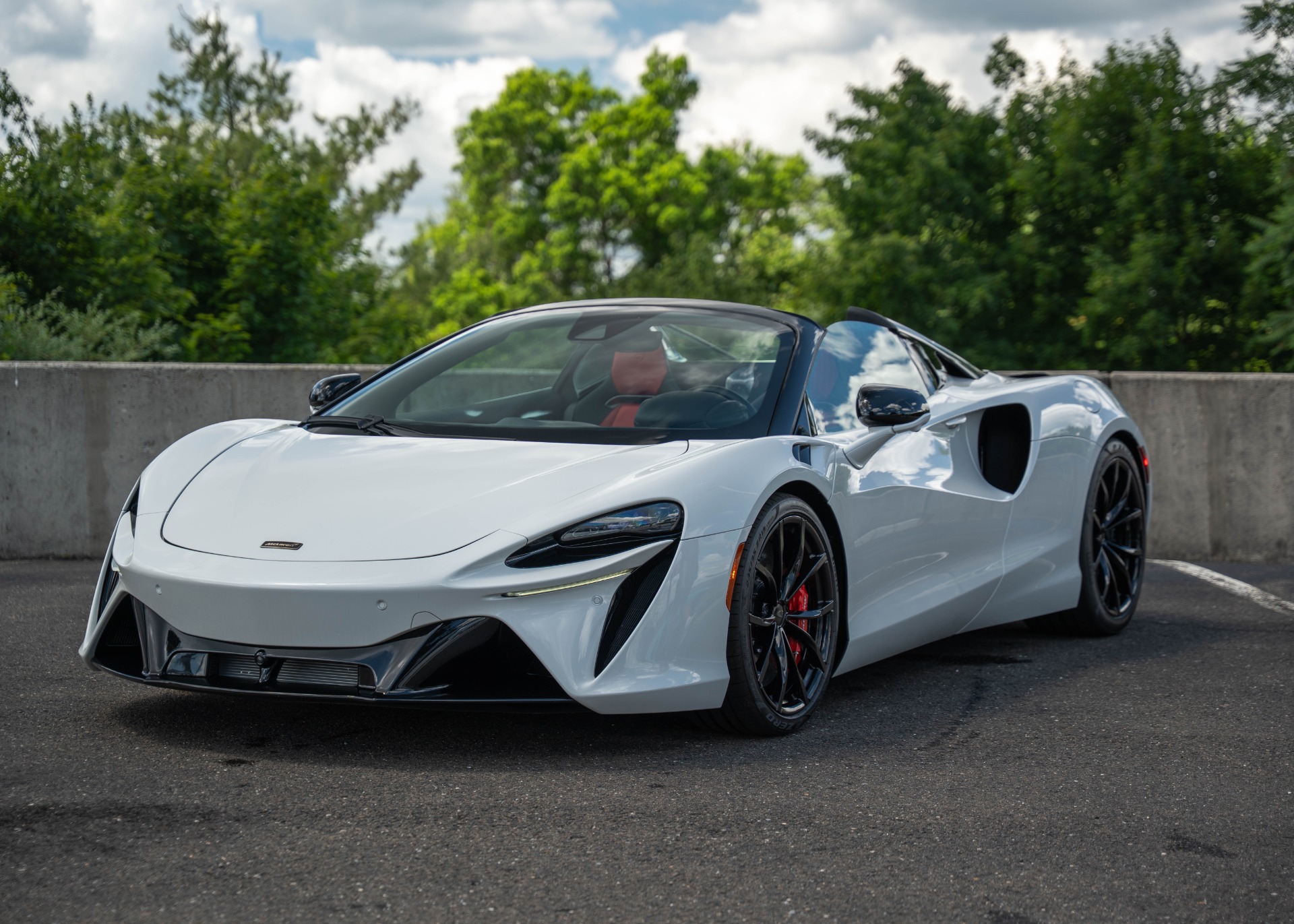 2025 McLaren Artura