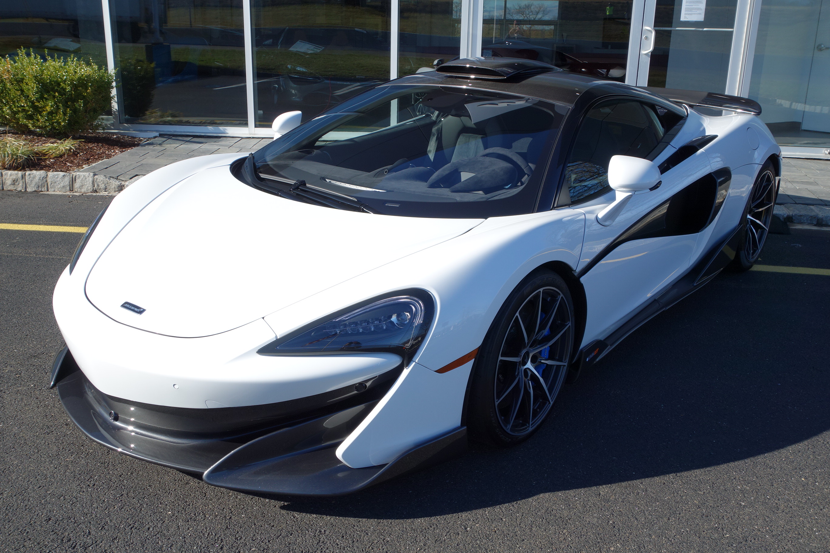 2019 600LT Coupe w/ MSO Carbon Fiber Roof Scoop