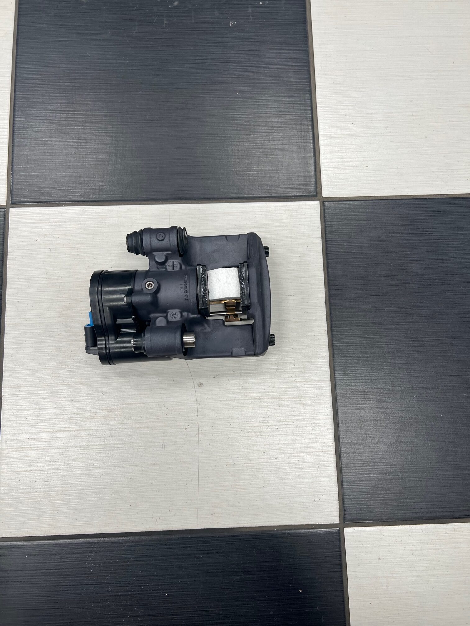 570s Right Rear E Brake Caliper Prominent McLaren Dealership in New York